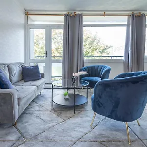 apt-entire-3-bedroom-luxury-in-with-private-balcony.cambridgehotelsuk.com/